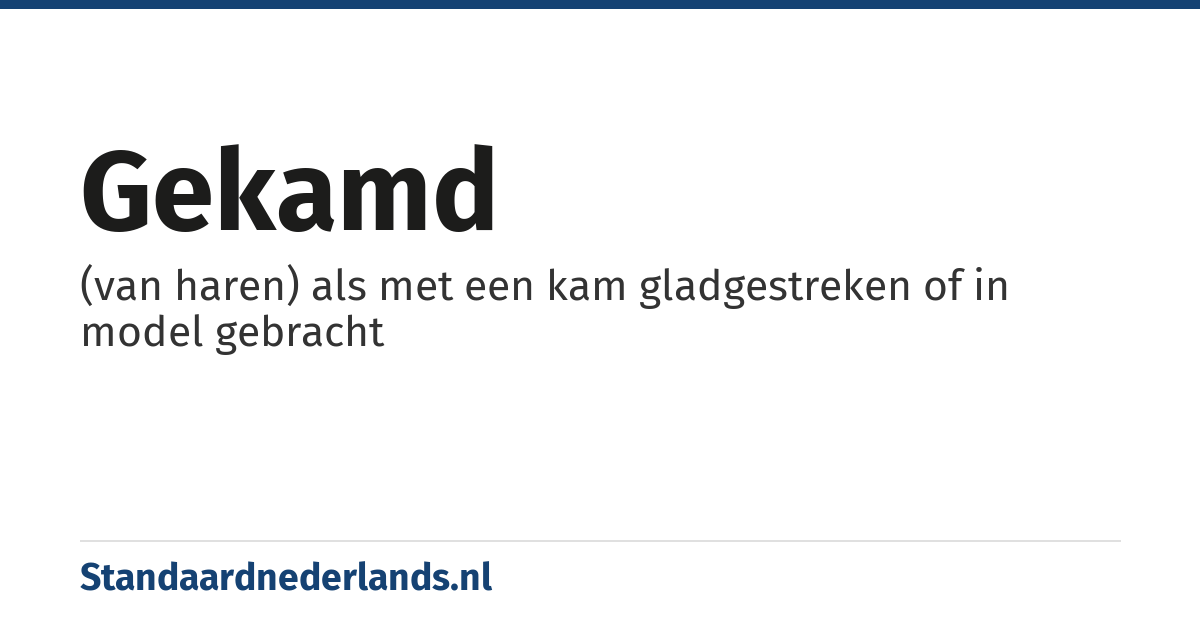 gekamd: (van haren) als met een kam gladgestreken of in model gebracht